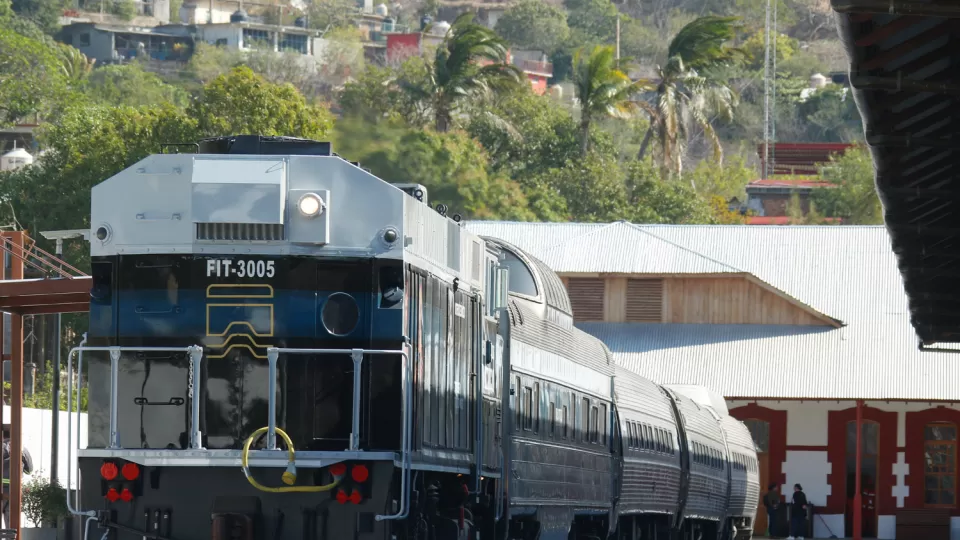 Avanza construcción de trenes México-Pachuca y México-Querétaro; generarán 260 mil empleos este año