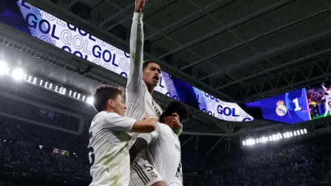 Fútbol Global en Vivo: Agenda Completa del Domingo 30 de Noviembre con Clásicos Europeos y Latinoamericanos
