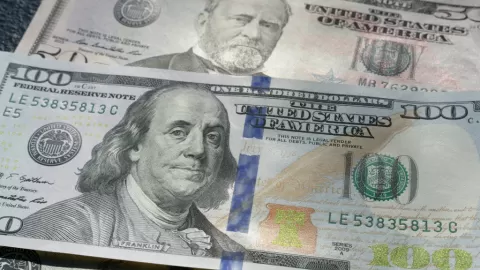 El Peso Mexicano Consolida Avance: Dólar Cierra en $18.22 y Marca Tendencia Positiva al Fin de Semana