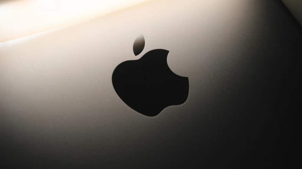 Fuga Masiva de Cerebros en Apple: Directivos y Talentos Clave Migran a Meta y OpenAI, ¿Peligra su Futuro en IA?