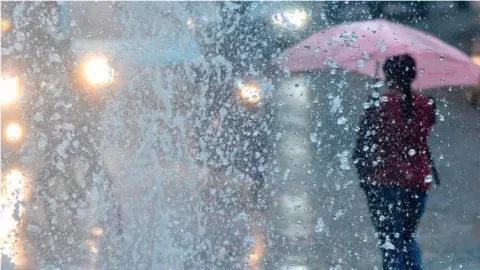 Lluvias Inesperadas Azotan Guasave: Calles Inundadas Tras Más de un Mes de Sequía en Sinaloa