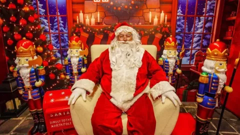 Visita a Santa Claus en la Plazuela Machado en Mazatlán