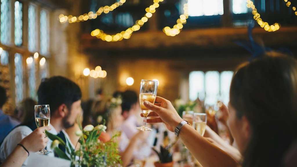 El Alcohol, Amenaza Silenciosa en Fiestas Decembrinas: Cifras Alarmantes y el Creciente Riesgo en Mujeres