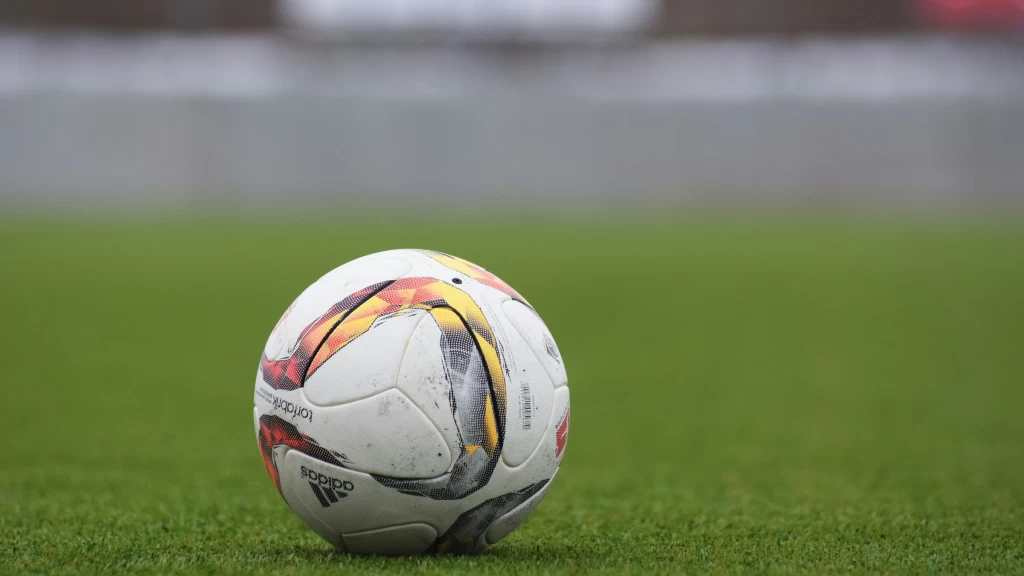 Escándalo Sacude el Fútbol Turco: 14 Futbolistas Detenidos en Red de Apuestas Ilegales que Involucra a Exdirectivos y Arbitros