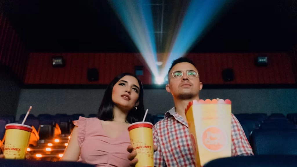 La Generación Z Redescubre la Magia del Cine: Suscripciones y Detox Digital Impulsan un Auge Inesperado en las Salas