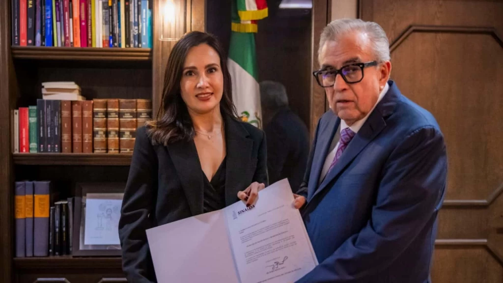 Gobernador Rocha toma protesta a Sandra Angulo Cázarez como secretaria de Transparencia y Rendición de Cuentas