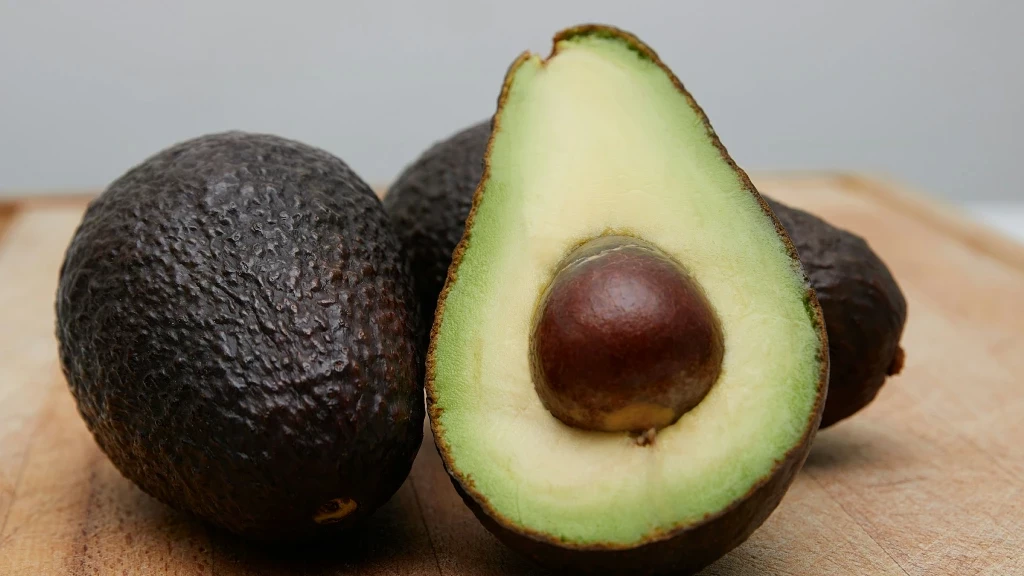 Aguacate de Michoacán Impulsa Récord Económico en el Super Bowl LX y Fortalece la Vigilancia Forestal