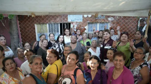 “Las manos que nadie ve”: Tere Guerra reconoce a mujeres empacadoras en su recorrido por Mazatlán
