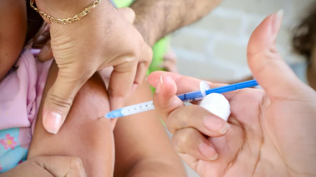 ¡Regreso a Clases Seguro! Hospital Pediátrico de Sinaloa Urge a Vacunar a Niños y Adolescentes