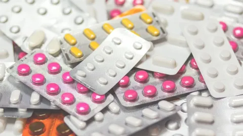 Alertan por comercialización de medicamentos falsificados en plataformas digitales