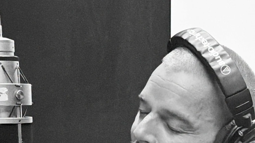 Ricky Martin Lanza 'ReVivo': Un Viaje Musical que Reinventa Sus Éxitos con Estrellas de Diversas Generaciones